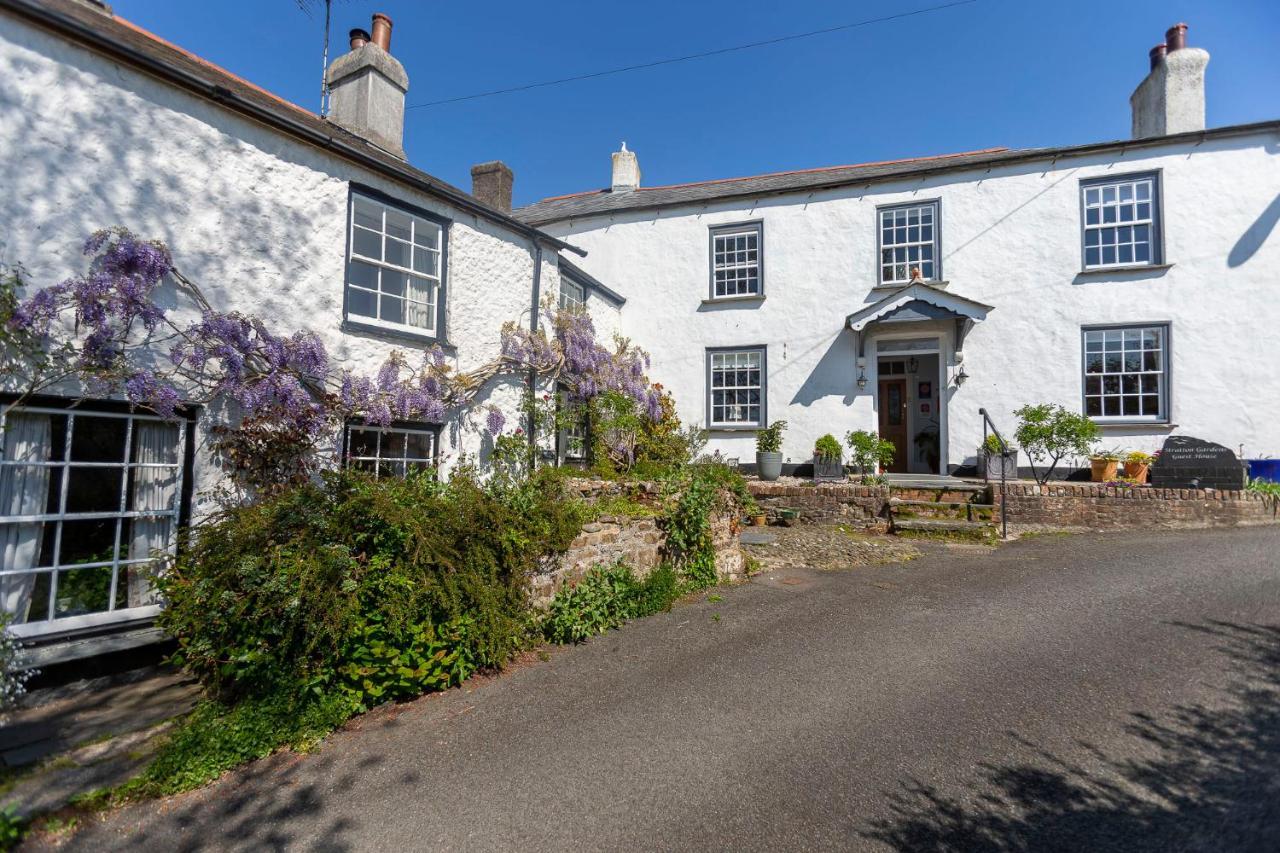 Guest house Stratton Gardens